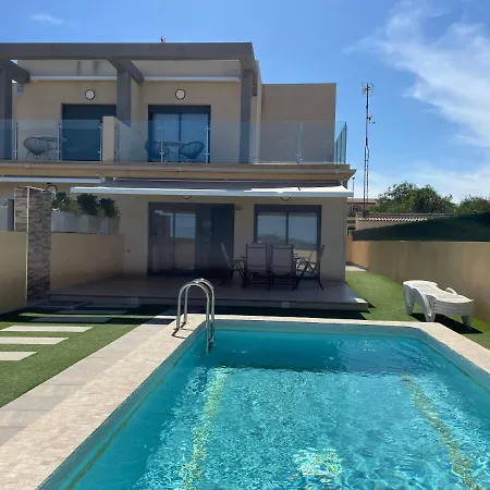Duplex Con Piscina Individual Y Vistas Al Mar En בית נופש