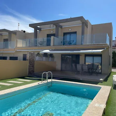 בית נופש Duplex Con Piscina Individual Y Vistas Al Mar En *