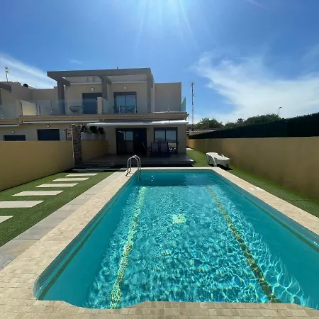 Duplex Con Piscina Individual Y Vistas Al Mar En בית נופש טורבייחה