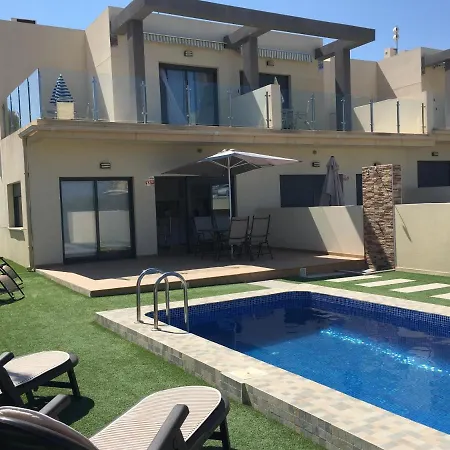 Duplex Con Piscina Individual Y Vistas Al Mar En * טורבייחה